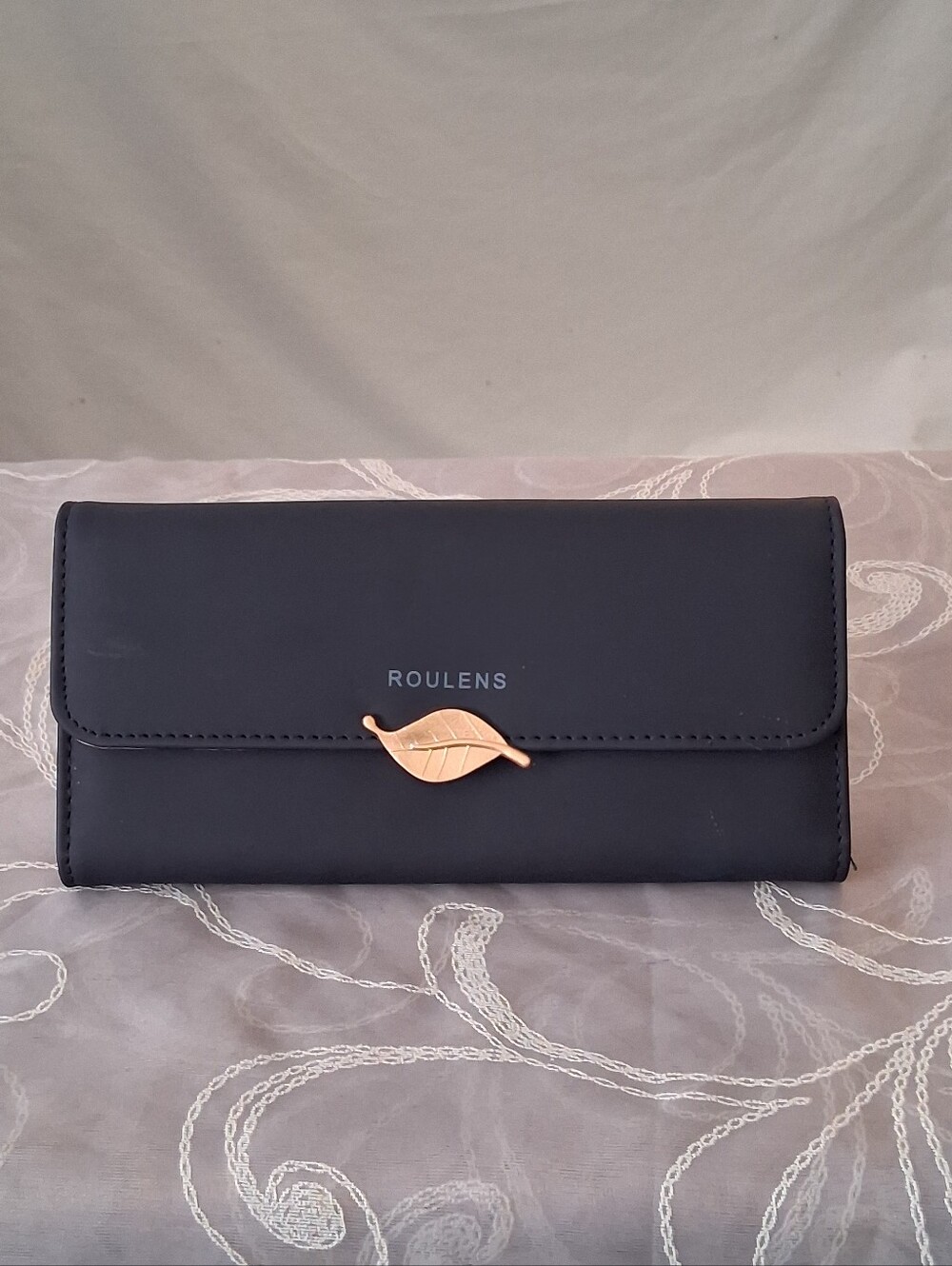Roulens Women's Bifold Clutch Wallet w/Goldtone Leaf Buckle Detail & RFID*